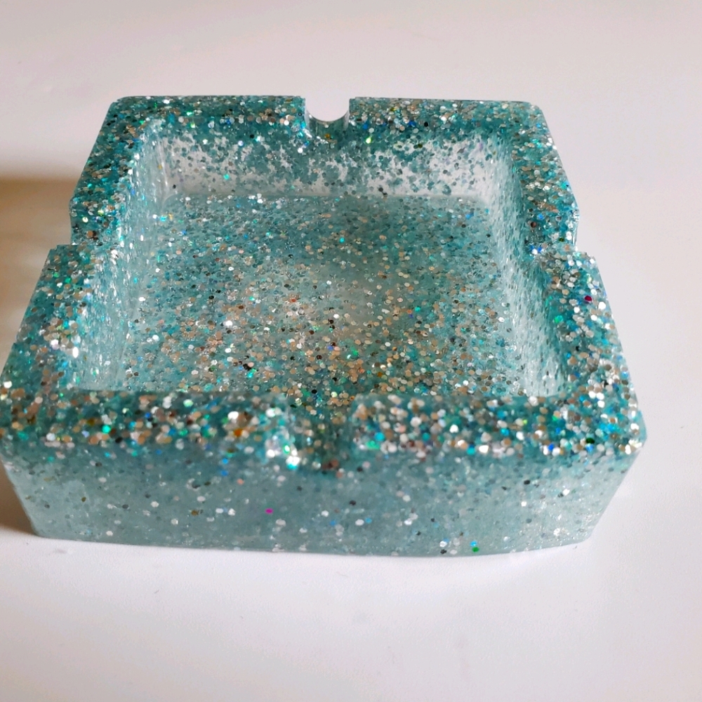 Resin Sparkly ocean blue Ash tray